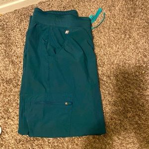 Figs Caribbean Joggers, Size M in Petite. Worn once! I wear a size 8-10 in jeans